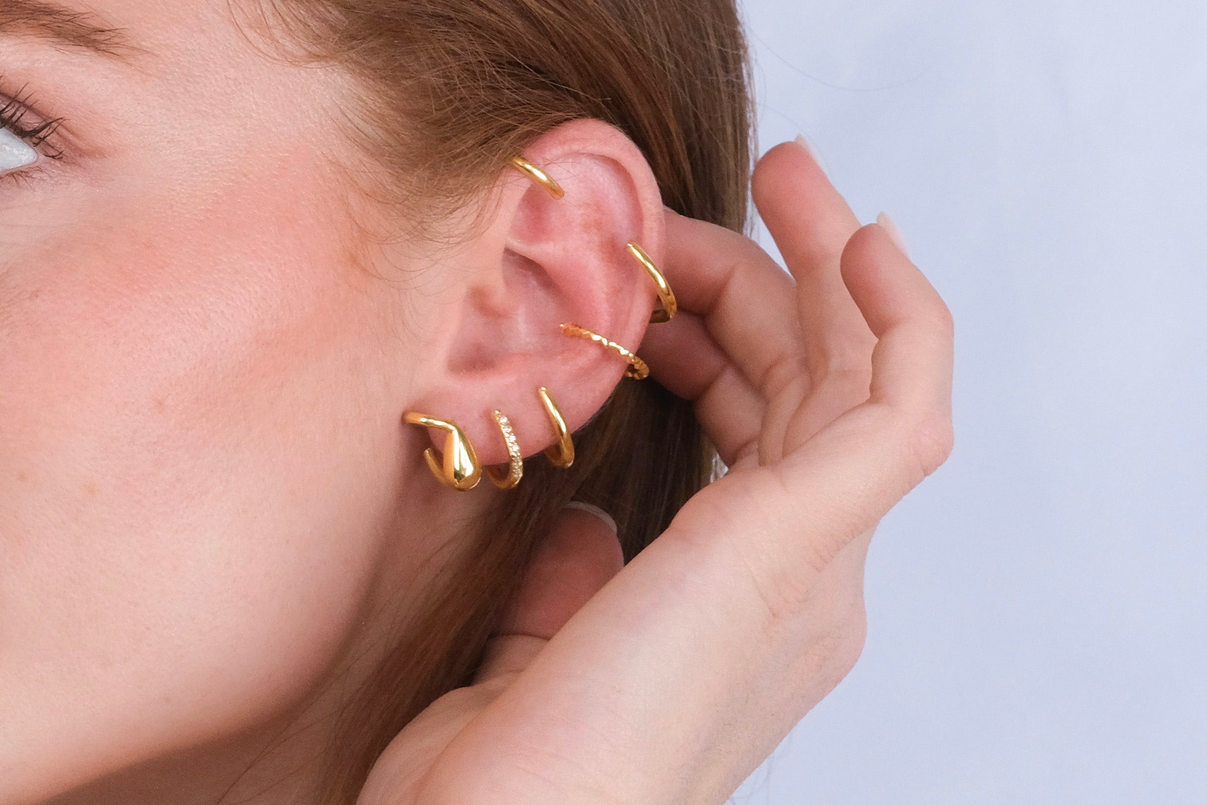 Orecchino curvo con zirconia cubica | Disponibile! | Fort Tempus