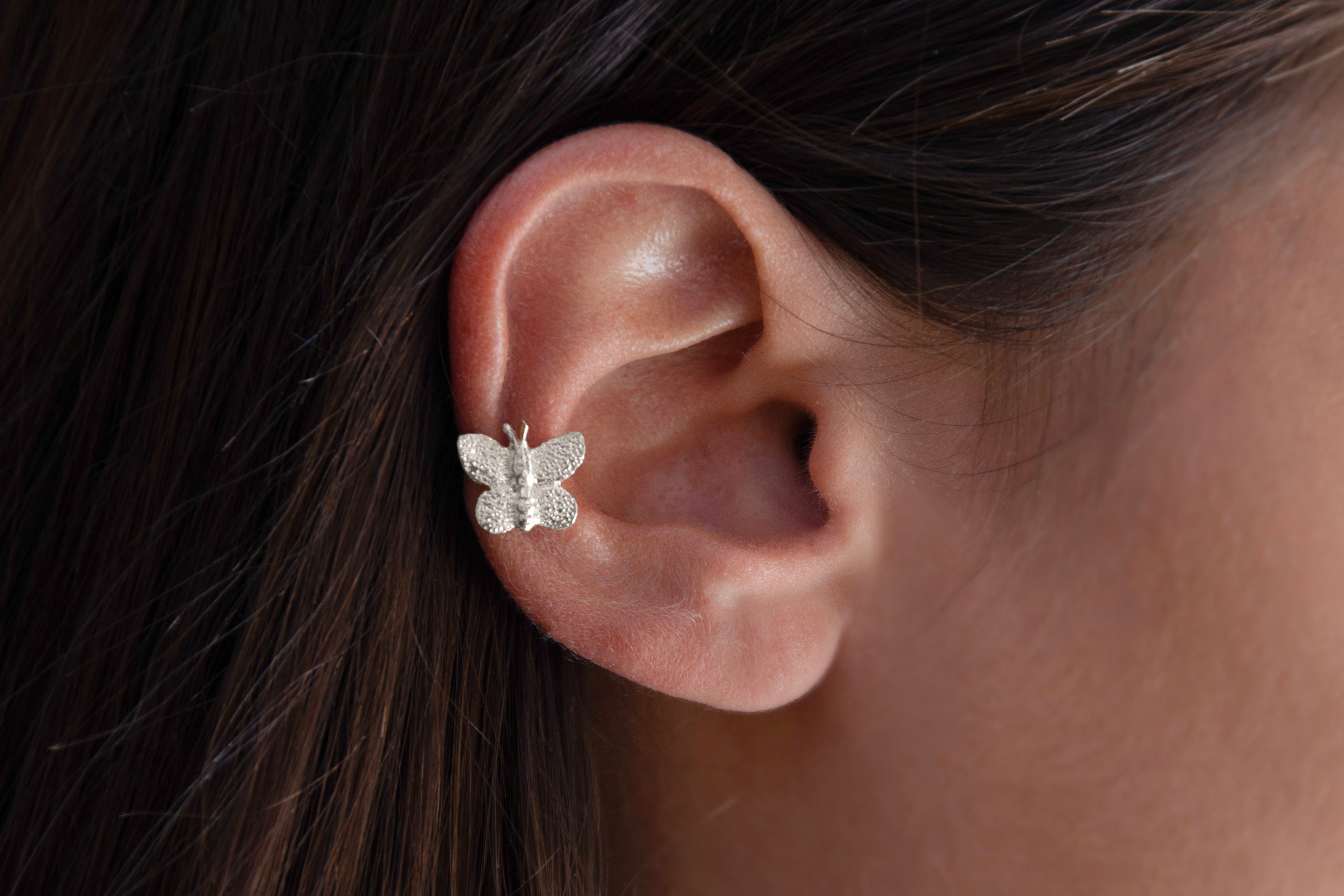 Orecchini senza buco: come si indossa un ear cuff